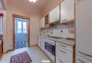Stadthaus direkt am Hollabrunner Hauptplatz mit 2 Garagen - ideal zum Wohnen & für gewerbliche Nutzungen!