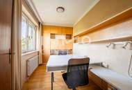 Zweifamilienhaus in schöner grüner Lage mit Swimming-Pool, Sauna.