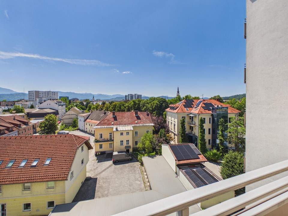 Sonnige 2-Zimmer-Wohnung im 5. Liftstock – Südwest-Loggia & attraktives Sanierungspotenzial nahe Klagenfurter Zentrum