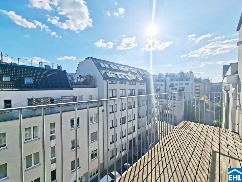 Sonnige 2-Zimmer DG-Wohnung mit Südwestterrasse bei der U3 Kendlerstraße