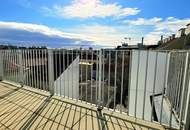 Traumblick - Ihr Logenplatz über der Stadt! Wohnen im Dachgeschoss mit WOW-Effekt! Traumhaft saniertes Altbauhaus + Hofseitige Terrasse + Tolle Infrastruktur und Anbindung + Lebensqualität pur!