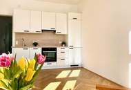 FÜR ALTBAU-LIEBHABER:INNEN! WUNDERSCHÖN RENOVIERTE HELLE UND RUHIGE WOHNUNG