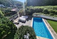 AUSSERGEWÖHNLICHES HAUS IN GRÜNRUHELAGE MIT POOL UND EINLIEGERWOHNUNG