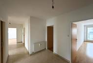 Klimatisierte Dachgeschosswohnung mit 4 Schlafzimmer und Garage // Air-conditioned attic apartment with 4 bedrooms and garage //