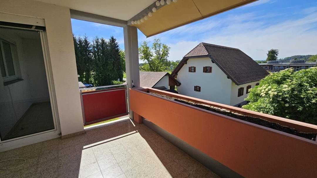 unbefristete 3 Zimmerwohnung mit Loggia und separater Küche