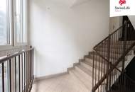 Schmucklos? Ein wenig. Chancenlos? Sicher nicht. | ca. 61 m² | 2 Zimmer | 3. Liftstock | Garage