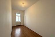 GEMÜTLICHE 2,5-ZIMMER-ALTBAUWOHNUNG INKL. EINBAUKÜCHE!