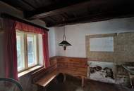 LIEBEVOLLES, SANIERUNGSBEDÜRFTIGES LANDHAUS IN GRÜNRUHELAGE MIT GESCHLOSSENEM INNENHOF UND HERRLICHEM GARTEN MIT ALTBAUMBESTAND