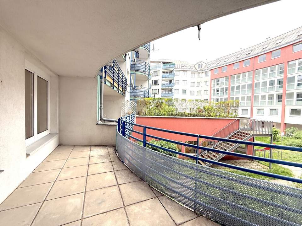 Drei-Zimmer-Wohnung mit Loggia und Einbauküche zu verkaufen