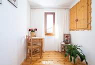 GRÜNDBERGSIEDLUNG | Einfamilienhaus mit traumhaftem Garten, Pool, Carport & Garage in sonniger Grünlage!