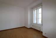 Wohnen im Schloss - 4 Zi. Wohnung mit historischem Flair in ansprechender Lage!