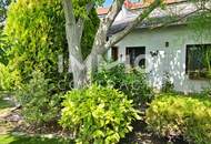 Charmantes älteres Haus mit Potential auf traumhaft idyllischem Grundstück in bester Lage