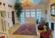 Zeitlose Eleganz - Villa mit Parkgarten und Nebengebäuden