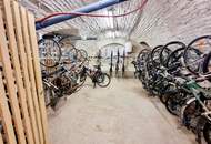 Neuer Preis - Die Gelegenheit! Entzückende Altbauwohnung mit hofseitiger Terrasse bzw. Garten + Saniertes Altbauhaus mit großem Innenhof + Beste Infrastrukur und Anbindung! Jetzt zugreifen!