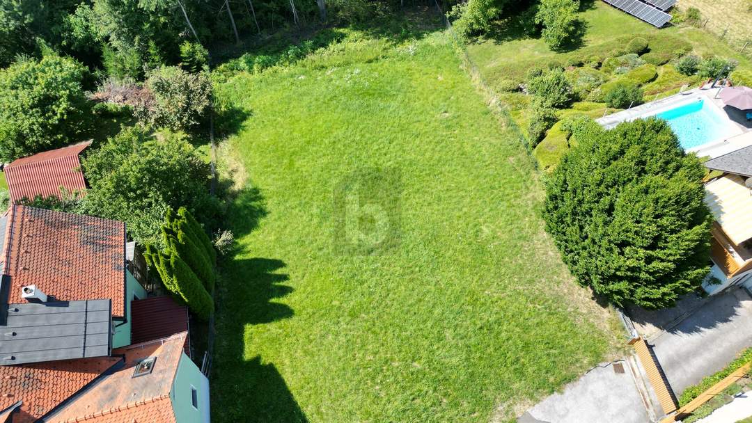 SCHÖCKLBLICK INKLUSIVE: SONNIGES WESTHANG-GRUNDSTÜCK IN RUHELAGE
