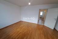 3-er WGs aufgepasst! Große Dachgeschoss-Wohnung mit Terrasse in der Muhrengasse!