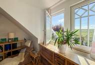 Mediterranes Wohngefühl im Weinviertel – Traumhaus mit Naturpool &amp; Weitblick