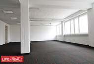 Büro im modernen Businesskomplex