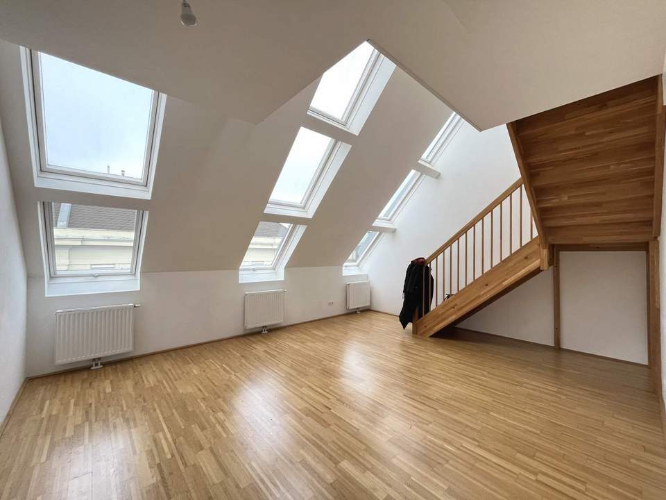 2-Zimmer-Altbaujuwel im ausgebauten Dachgeschoss - mit Dachterrasse und in TOP LAGE!