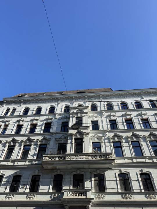 Altbau-Juwel mit Entwicklungspotenzial nahe Augarten – 78 m² in absoluter Ruhelage