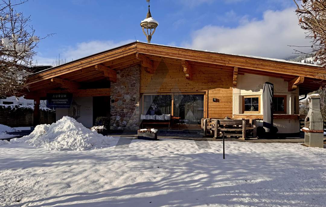 Grundstück mit Landhaus mit Freizeitwohnsitz in Traumlage - Ski in / Ski out - Kirchberg in Tirol