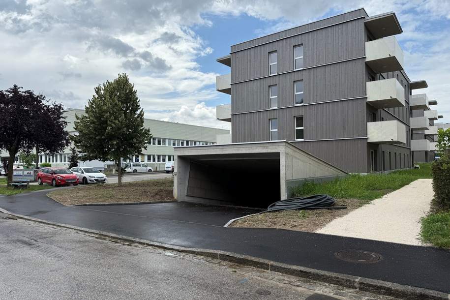 Autowäsche alle 2 Monate inkl.: Sicherer heller Tiefgaragenstellplatz (Wallbox für E-Auto optional), direkt neben dem Sportzentrum OED!, Kleinobjekte-miete, 114,85,€, 4020 Linz(Stadt)