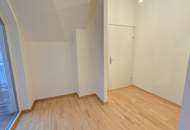 Schöne Dachgeschoß Wohnung, drei Zimmer + Balkon + Terrasse, Neubau