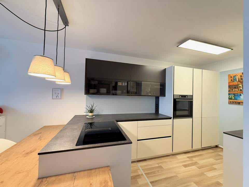 Moderne 2-Zimmer-Wohnung mit Balkon und 2 Stellplätzen