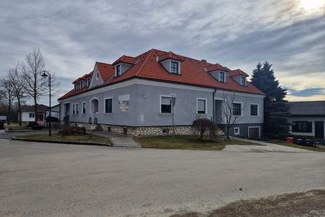 GELEGENHEIT AUF EIN GROSSZÜGIGES EIN- BZW. MEHRFAMILIENHAUS MIT VIEL WOHNRAUM, DERZEIT DREI WOHNEINHEITEN SAMT GROSSER HALLE UND VIEL POTENTIAL FÜR WEITEREN WOHNRAUM, Haus-kauf, 940.000,€, 3464 Korneuburg