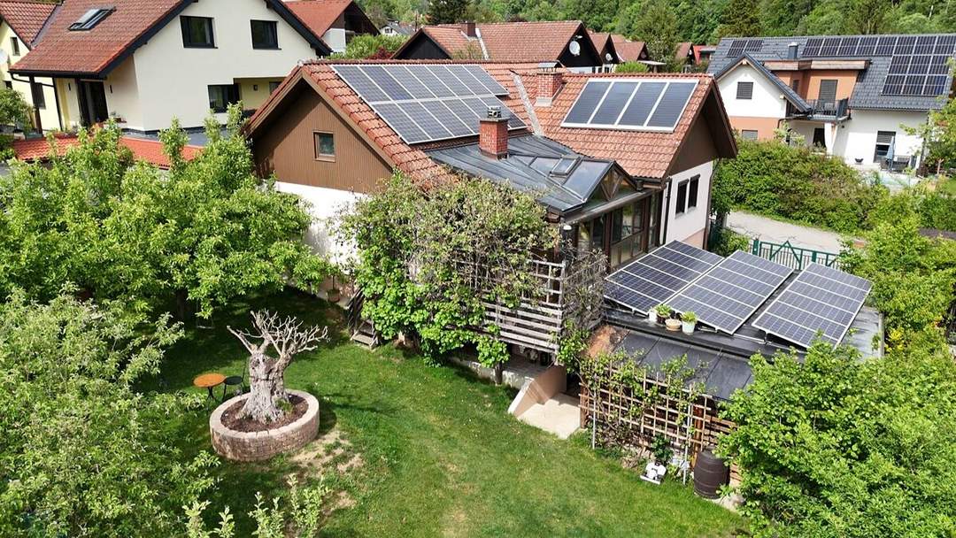 Topsaniertes Einfamilienhaus in toller Lage! Völlig unterkellert, viele Extras, großer Wintergarten!