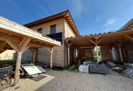 Autark leben im Lehm-Holz-Haus – mit 60 kWp PV & Naturpool