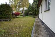 Bungalow in Siedlungsrandlage mit sensationellem Garten und Sauna-Bereich