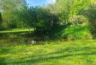 Pachtfläche in Ruhelage mit Gartenhäuschen und Teich