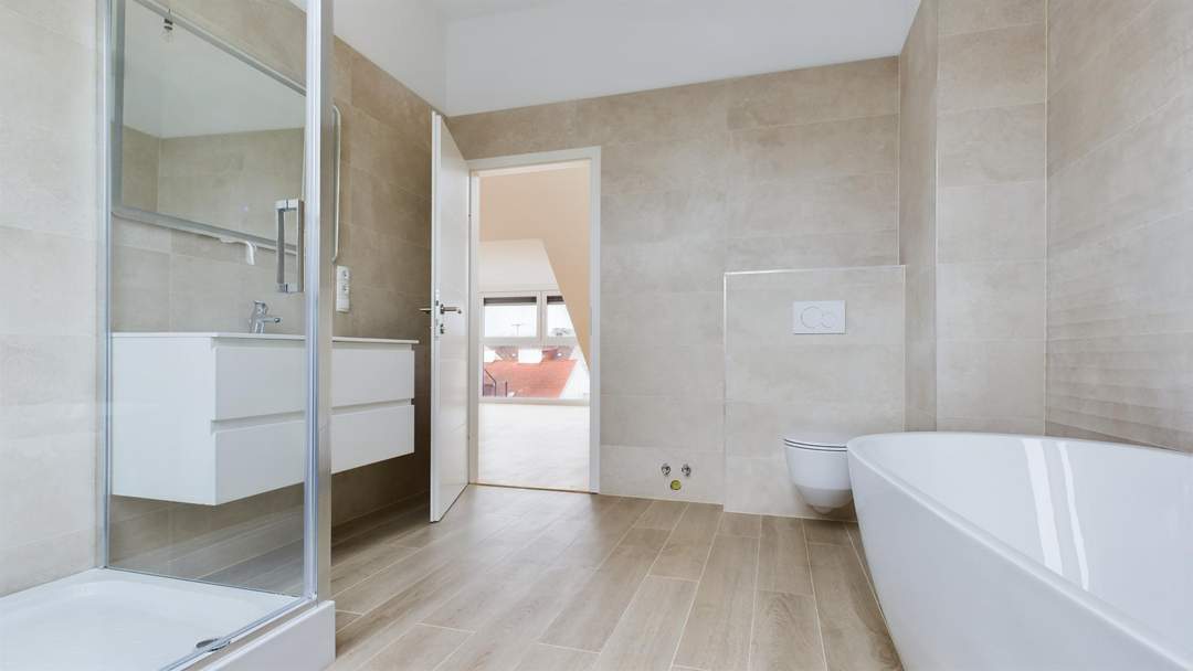 Dachgeschosswohnung mit Klimaanlage 2 Badezimmer Erstbezug