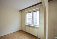 Stadtnah wohnen, individuell gestalten: 3-Zimmer-Sanierungsobjekt mit Südloggia