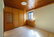 Sonnig wohnen, naturverbunden leben: Traumgarten, Schwimmteich, PV-Anlage