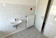 Hier wartet Ihr neues Zuhause in Steyr-Münichholz: großzügige 3-Zimmerwohnung mit heller Essküche, gemütlichen Wohnräumen, Badewanne und perfekter Infrastruktur – jetzt einziehen und wohlfühlen!
