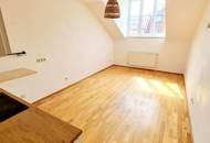 Frühlingsaktion! Entzückende Wohnung im Dachgeschoss in Best- und Ruhelage! Mit Sanierungsbedarf oder als Erstbezug nach Sanierung + Rundum saniertes Traumhaus! Jetzt zugreifen!