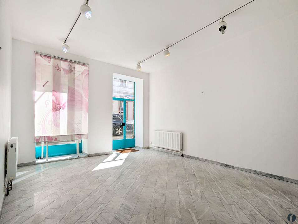 Attraktives Geschäftslokal mit hoher Sichtbarkeit – ideal für Einzelhandel, Showroom oder Studio!