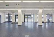 Büro-, Geschäfts- oder Ausstellungslokal mit großflächiger Auslagenfront