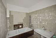 Sanierungsbedürftige Eigentumswohnung mit großzügiger Terrasse