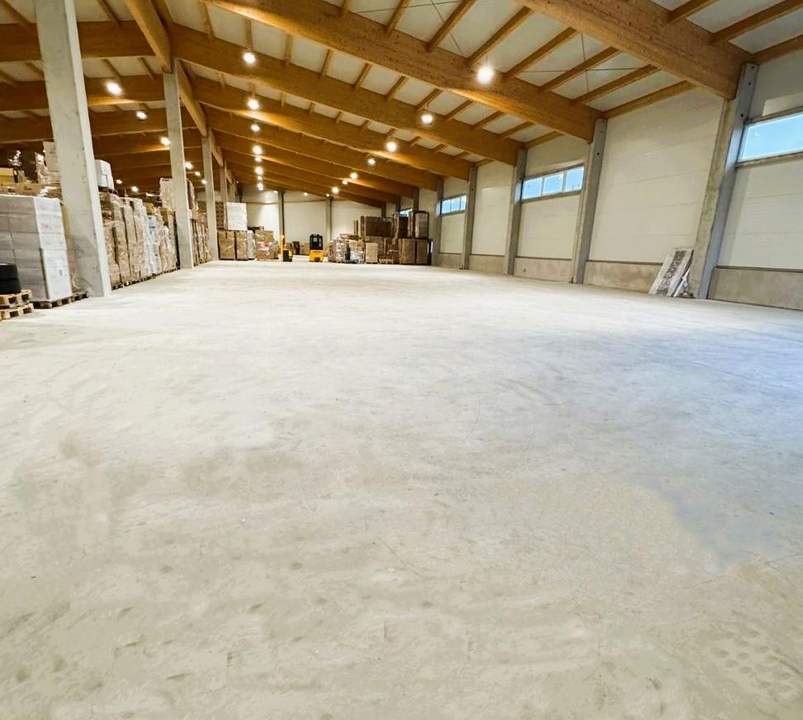 Neubau: Top-Lagerfläche mit LKW-Zufahrt &amp; PV-Strom