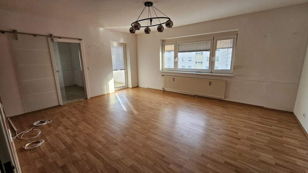 Geräumige und unbefristete 3-Zimmer-Wohnung mit Loggia