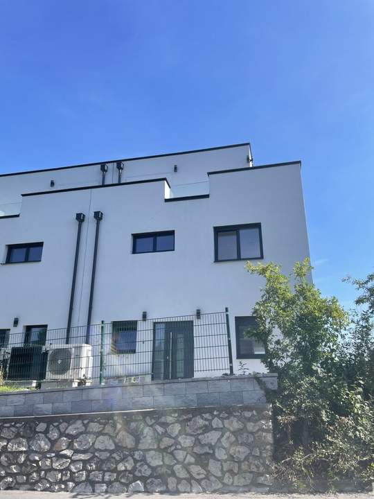 PROVISIONSFREI! Wunderschöne Doppelhaushälfte mit ca. 160m² Wfl., 5 Zi, Garten, Terrasse 2 Stellplätze in der Nähe von Wiener Neustadt
