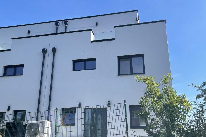 PROVISIONSFREI! Wunderschöne Doppelhaushälfte mit ca. 160m² Wfl., 5 Zi, Garten, Terrasse 2 Stellplätze in der Nähe von Wiener Neustadt, Haus-miete, 2.280,00,€, 2625 Neunkirchen