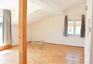 Sonnige 4 Zi-Dachgeschosswohnung mit Terrasse und Balkon!
