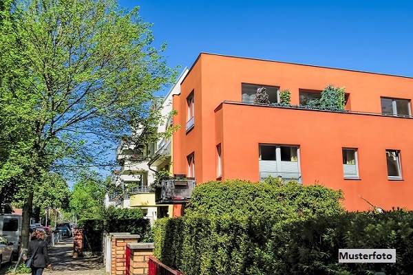 Großzügiges Mehrfamilienhaus mit 13 Wohnungen & vielseitigem Außenbereich