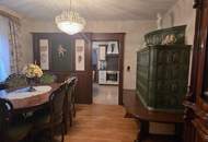 LIEBEVOLLER, SEHR GEPFLEGTER BUNGALOW SAMT NEBENGEBÄUDE MIT PARKÄHNLICHEM GARTEN IN TRAUMHAFTER WOHNLAGE MIT HERRLICHEM GRÜNBLICK DIREKT AN FELDER DER REGION ANGRENZEND