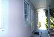 BUNGALOW INMITTEN DER VEGETATION IN RUHELAGE