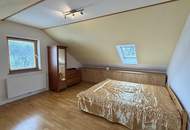 "Charmantes Einfamilienhaus mit Terrasse, Garage und zusätzlichem Grundstück"